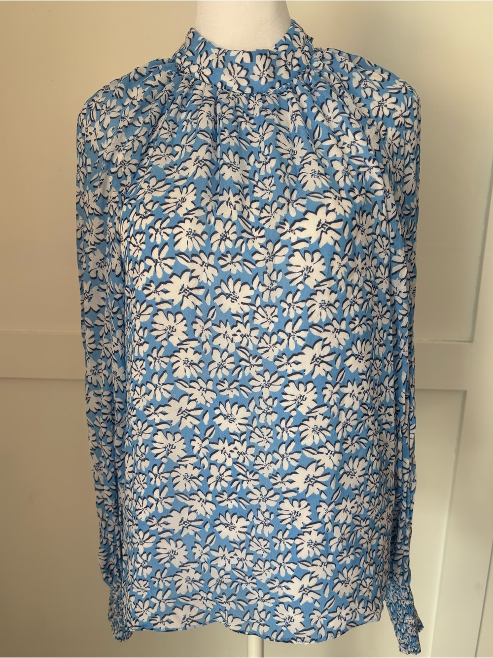 Lilly Pulitzer Blue and White Floral High-Neck Blouse size 2